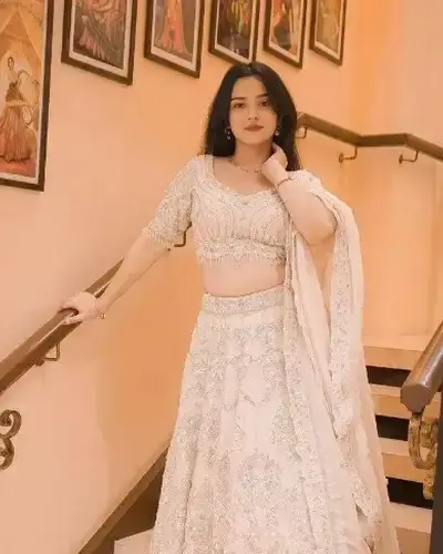 Escort Bhanoli